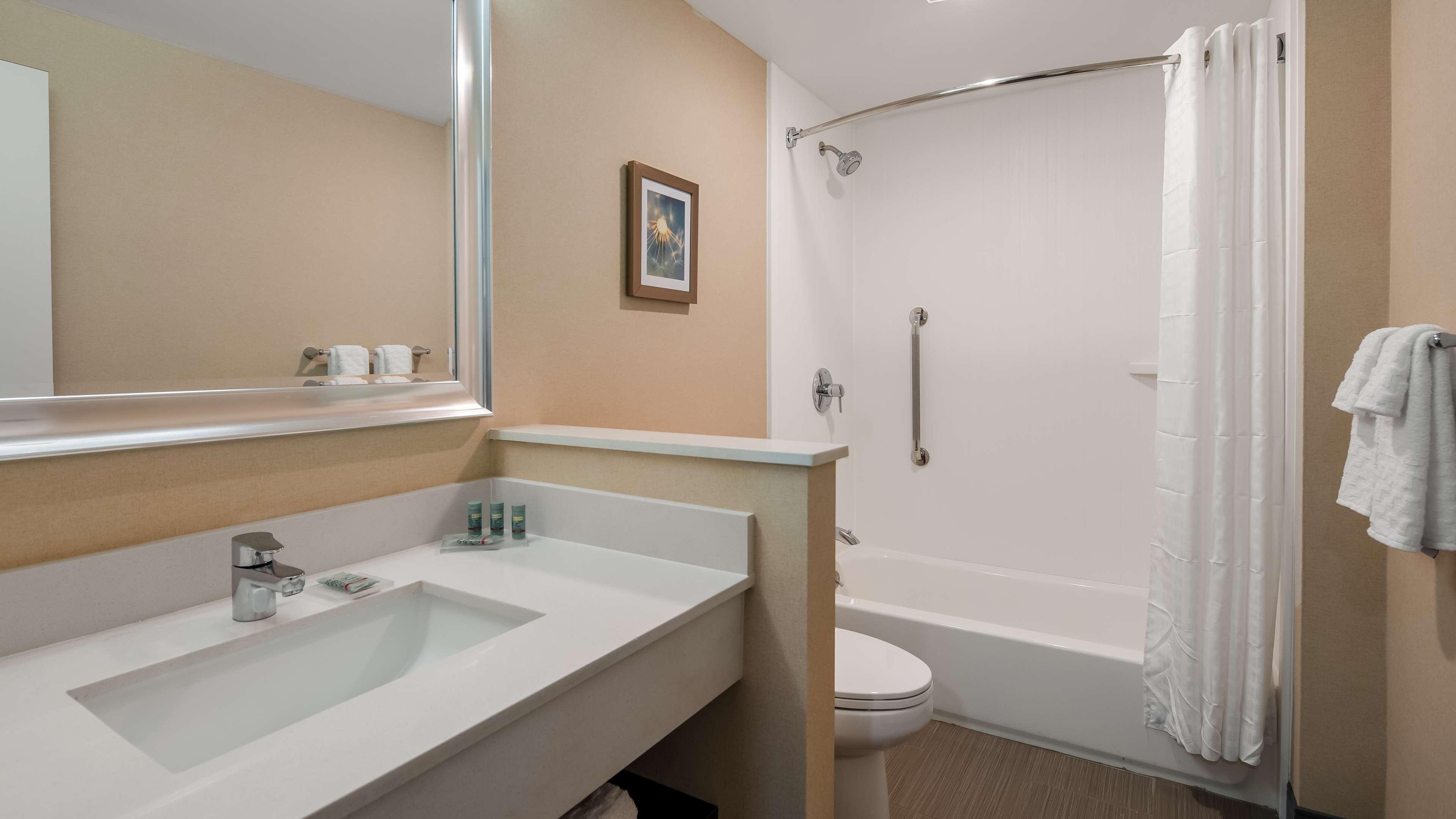 Best Western Hampshire Inn & Suites Сибрук Экстерьер фото