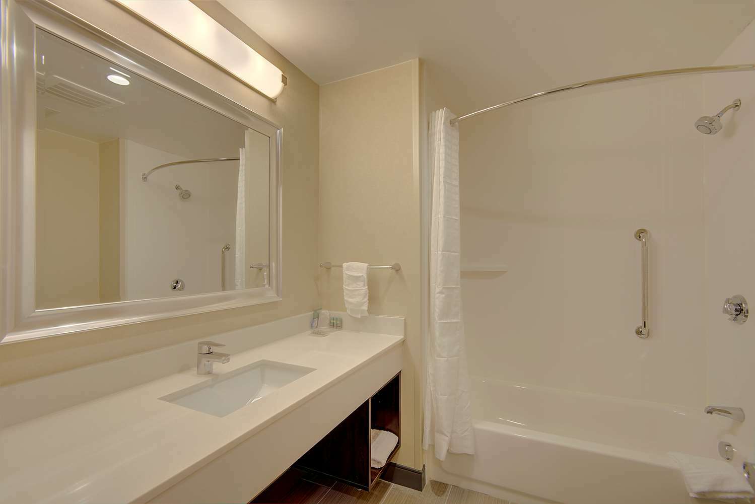 Best Western Hampshire Inn & Suites Сибрук Экстерьер фото